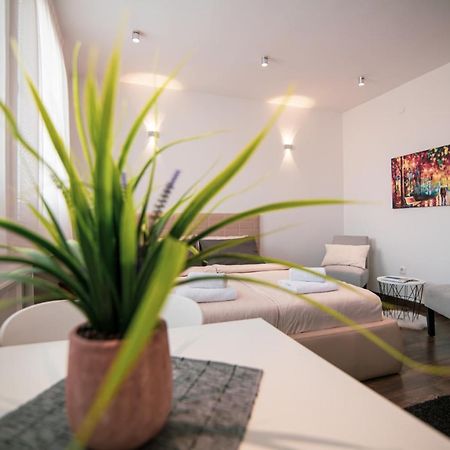 5 Star Central Studio Скопье Экстерьер фото