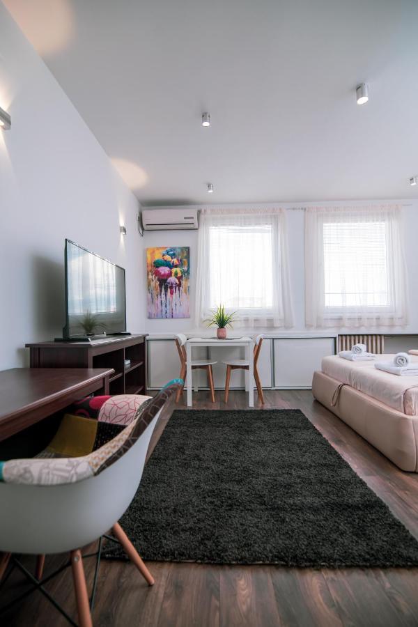 5 Star Central Studio Скопье Экстерьер фото
