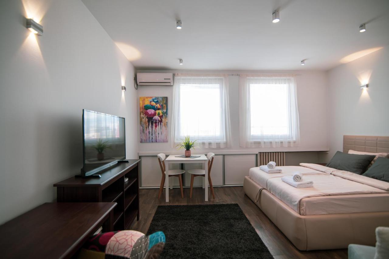 5 Star Central Studio Скопье Экстерьер фото