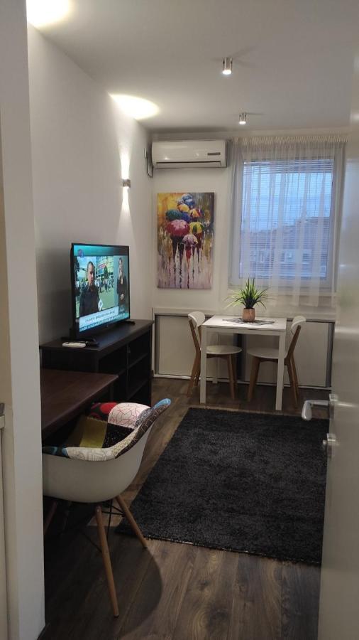 5 Star Central Studio Скопье Экстерьер фото
